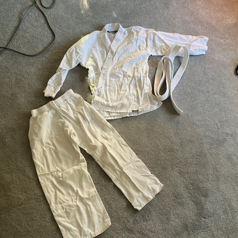 Kids karate outfit, size 1